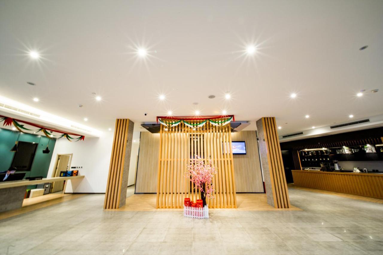 Ibis Chengdu Meizhou Center Eksteriør bilde